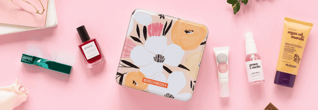 Uma Birchbox com produtos de beleza